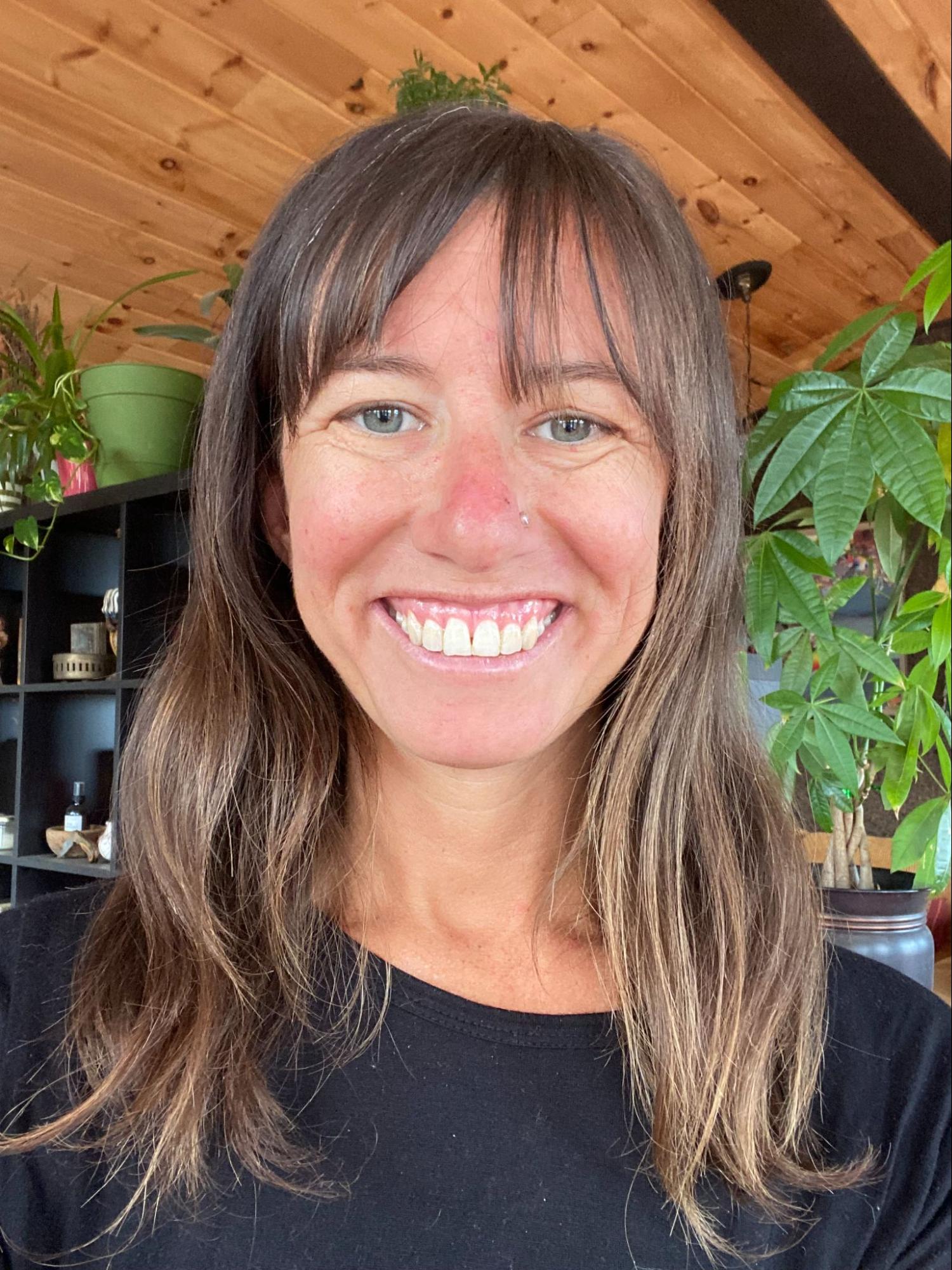Dayna, E-Commerce & Project Management Virtual Assistant